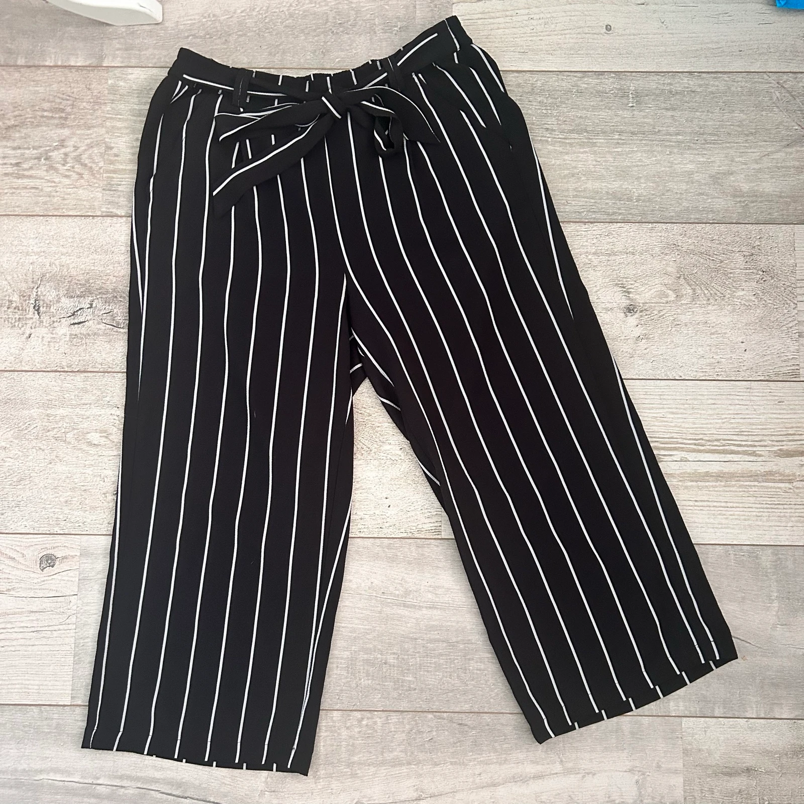 Only Korte Broek / Culotte Zwart met Witte Strepen – Maat 40